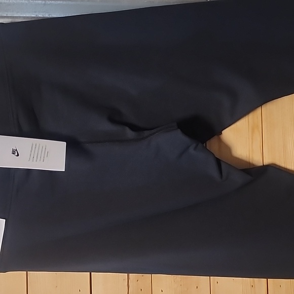 Womans Nike Tight Fit Regular length leggings Size Medium NEW - Picture 7 of 8